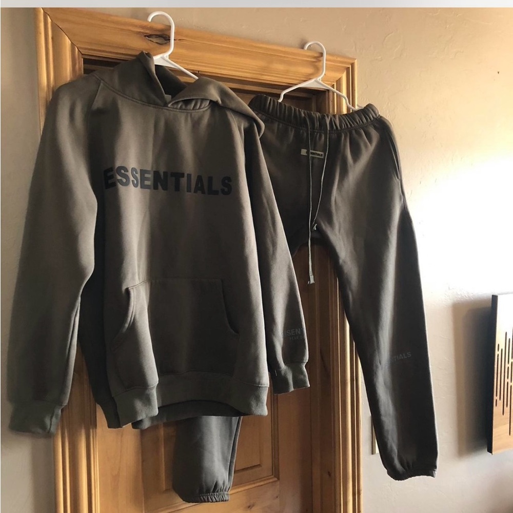 Essentials full set hoodies and essentials size m brand new